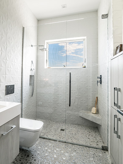 Swinging frameless Shower Doors